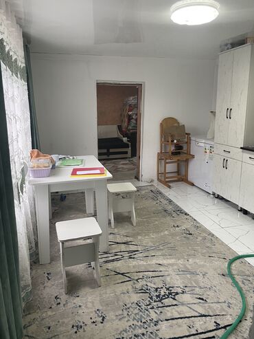 кызыл аскер дом продажа: 50 м², 4 комнаты, Старый ремонт Кухонная мебель