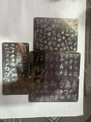 Инструменты и тележки для инструментов: Те самые двухсторонные формачкии Набор материалов для маникюра: - — 11