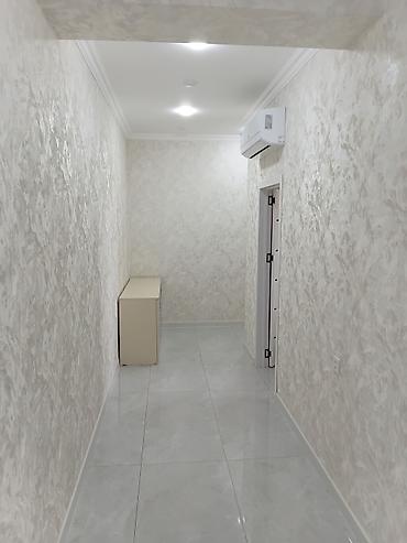 sumqayit 34 cu mehelle: Ev sarayda yerləşir. Mənzildə konditsaner, kombi sistemi, otaqlarda — 5