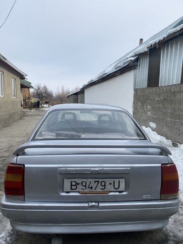 Opel: Opel Omega: 1987 г., 2 л, Механика, Бензин — 3