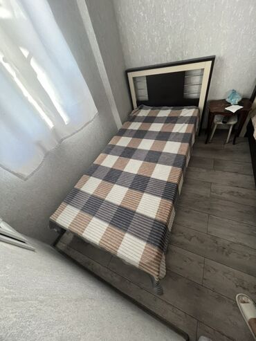 Komodlar: Təknəfərlik çarpayı, Bazasız, Matras ilə, Siyirməsiz