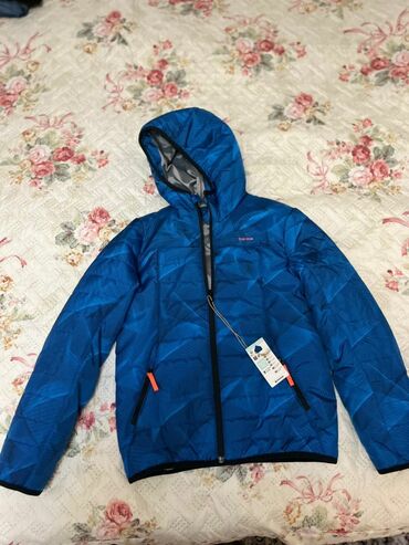 реставрация пуховиков: Детская утеплённая куртка с капюшоном Decathlon (Quechua), синяя с