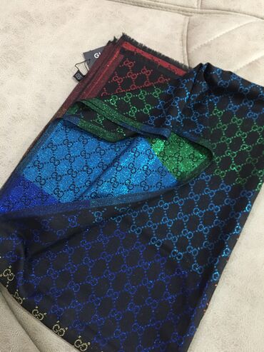 Baş geyimləri: Brend şərflərin və yaylıqların replikası, qiymətlər 25 manatdan — 7