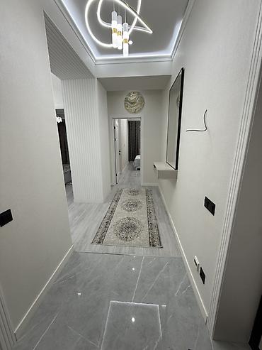 Унитазы: Современный санузел с отделкой под мрамор. - Подвесной унитаз с — 13