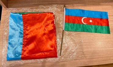 amerika bayrağı şəkilli kupalnik: Azerbaycan bayragi 2 eded
böyük: 190 : 93 cm
kicik: 28 : 15 cm