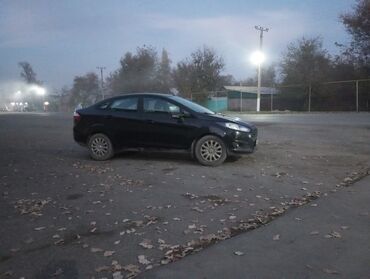 российский машины: Ford Fiesta: 2015 г., 1.6 л, Механика, Бензин, Седан