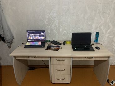 бу письменные столы: Письменный стол, Б/у, Дерево