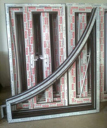 Pəncərələrin təmiri: Yumru plasti̇k pəncərələr. Razmərləri̇ yazin . Qiymət təklifi — 4