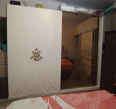 Dolablar: King dolab satilir 270 manat.Mdf masin boyasiyladi. Olcu eni 2.50,H — 1