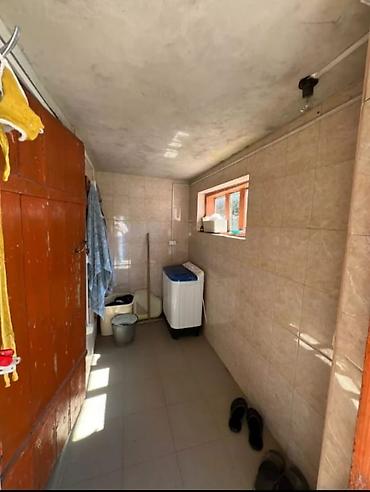 Продажа коттеджей и домов: Продаётся жилой дом с просторными комнатами и большим участком, а — 24