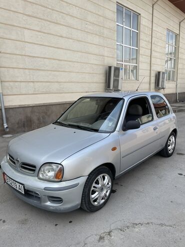 купить багажник на крышу авто в бишкеке: Серебристый хэтчбек Nissan Micra с тремя дверями,. 2000 г обьем1.3