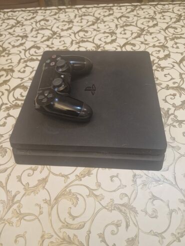 PS4 (Sony Playstation 4): Playstation 4 Standart + 1 pult (500 gb)