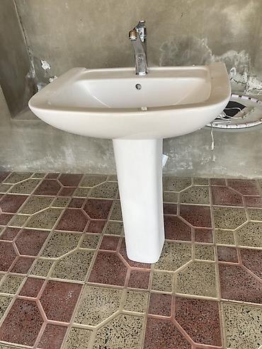 ag baliq: Ayaqüstü hamam çanağı (pedestal lavabosu) - Material: keramika — 1
