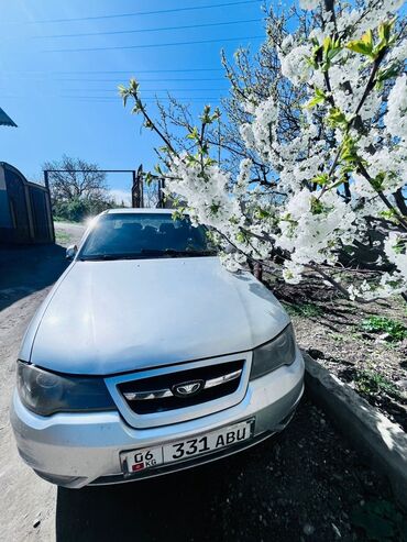 Daewoo: Daewoo Nexia: 1.5 л, Механика, Бензин, Седан
