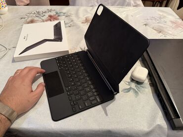 Klaviaturalar: Apple iPad Magic Keyboard – qara rəng - iPad üçün maqnitli klaviatura — 1