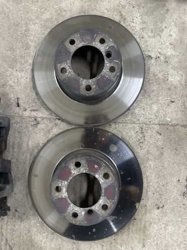 Другие детали ходовой части: BMW E39 •тормоз.диски 2.5 в отличном состоянии 4.500 за пару •суппорта — 4