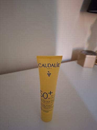 vichy puder cena dm: Caudalie Paris SPF 50+ krema za zaštitu od sunca - Vrlo visoka — 1