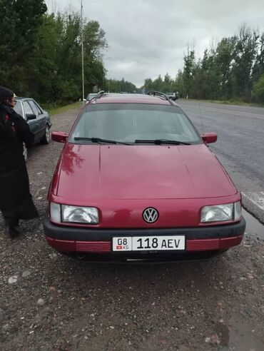 bodik s rukavami: Volkswagen Passat: 1993 г., 1.8 л, Механика, Газ, Универсал