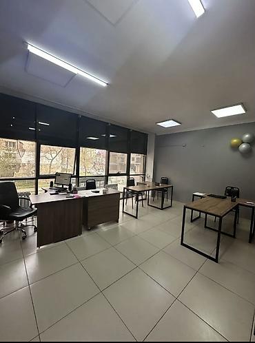 Аренда офисов: Аренда офисов, 30 м², В жилом комплексе, С оборудованием, С отдельным входом, С системой безопасности — 4