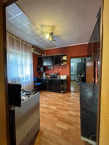 Продажа коттеджей и домов: Продается частный дом с высоким забором и откатными/секционными — 25