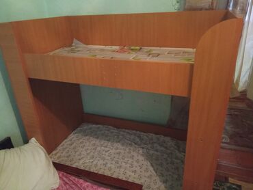 матрац lina: Детская кроватка кроватка в отличном состоянии, с паралоновым