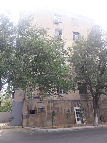 Köhnə tikili: Bakı, 8-ci kilometr, 2 otaqlı, Köhnə tikili, m. Qara Qarayev, 45 kv. m — 12