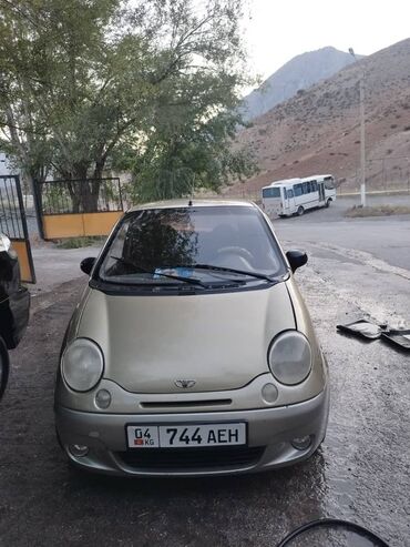 дом на колосах: Мини-автомобиль Daewoo Matiz компактного размера, представленный в