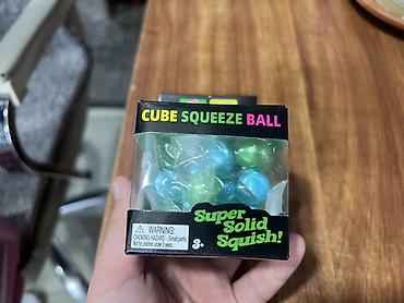 Игрушки: Антистресс-игрушка Cube Squeeze Ball — упругий «сквиш» в форме куба — 1