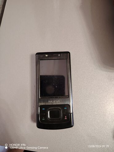 телефон fly iq4410: Nokia 6700 Slide, цвет - Черный, Кнопочный