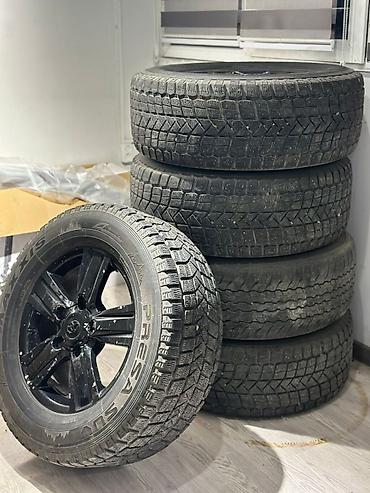 Шины: Шины 285 / 60 / R 18, Зима, Б/у, Комплект, Внедорожные (АТ/МТ), Китай, Maxxis — 2