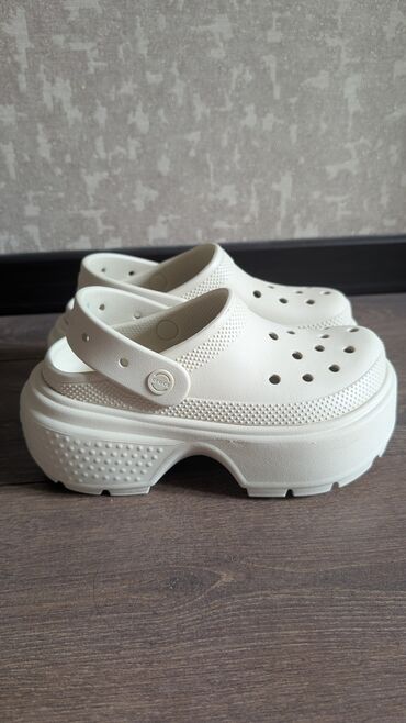 Босоножки, сандалии, шлепанцы: Босоножки, 35, Crocs, Новый, цвет - Бежевый, Самовывоз at lalafo.kg Босоножки, сандалии, шлепанцы: Босоножки, 35, Crocs, Новый, цвет - Бежевый, Самовывоз