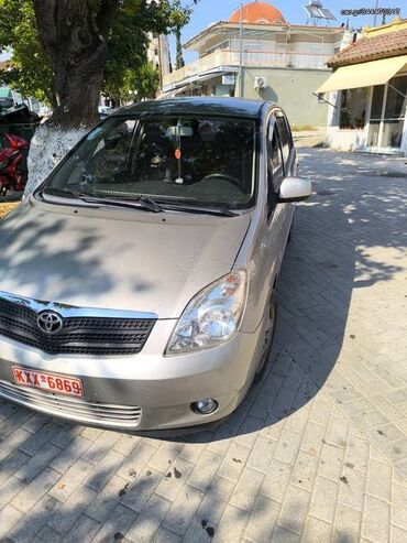 Toyota Corolla Verso: 2 l | 2003 year Hatchback