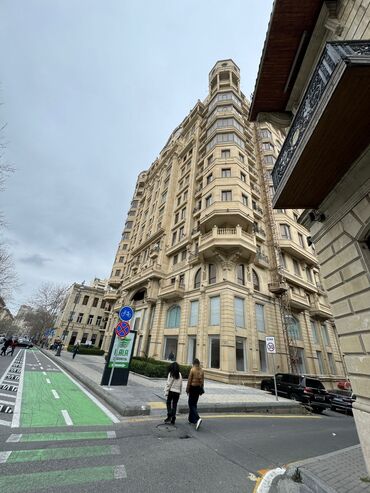 xacmaz ev alqi satqi: 28 May, 3 otaqlı, Yeni tikili, m. Sahil, 186 kv. m