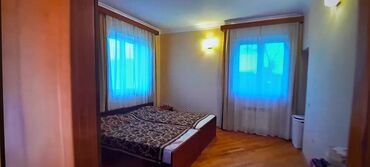 Həyət evləri və villaların satışı: Ev monolit betonla, qaya üzərində tikilib, dəniz mənzərəlidir. 1-ci — 9