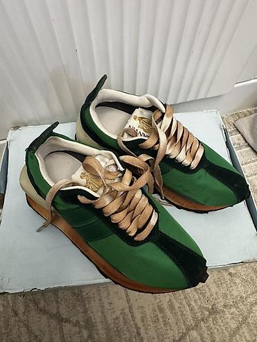 Кроссовки Lanvin (Paris) с фирменным логотипом на язычке и пятке
