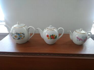 чайник автомобильный: Чайники производства СССР, 500 сом каждый.
заварочный чайник