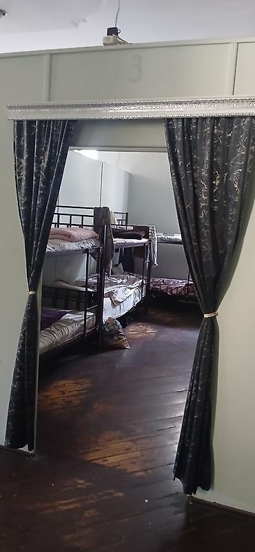 em hostel: Köməkçi yataqxana/hostel tipli obyekt – uzun dəhliz boyunca pərdələrlə — 2
