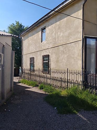 Сдаётся в аренду отдельно стоящее двухэтажное здание с ограждённой at lalafo.kg Сдаётся в аренду отдельно стоящее двухэтажное здание с ограждённой