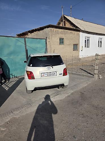 хетчбек: Toyota Ist: 2004 г., Автомат, Бензин, Хэтчбэк — 4
