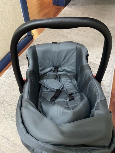 рюкзак для ношения ребенка: Автокресло, цвет - Серый, Б/у