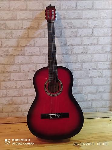 Gitaralar: Gitar ideal vəziyyətdədir uzerinde canta verilir — 3