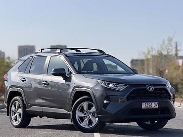 Toyota RAV4: 2021 г., 2.5 л, Автомат, Гибрид, Кроссовер