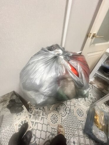 разные веши: Отдам даром большой пакет куртки зимние женс мужские детские и вещи