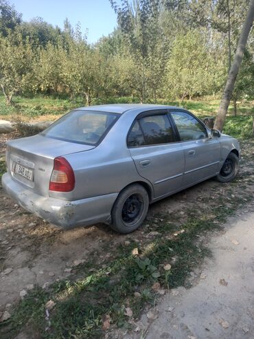 заброшенные машины: Hyundai Accent: 1999 г., 1.5 л, Автомат, Бензин, Минивэн