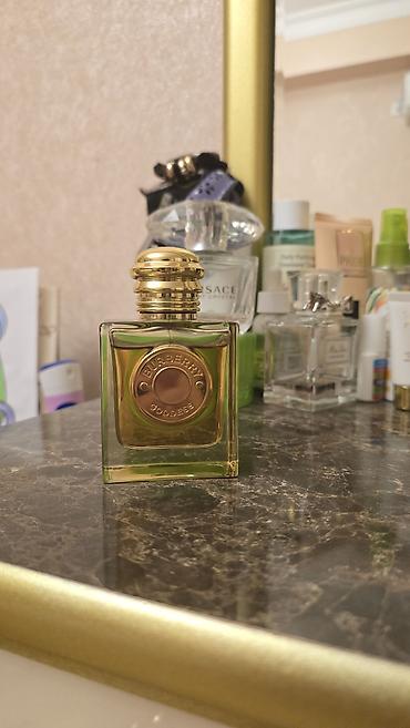 Şəxsi əşyalar: Orijinal Burberry Goddess Intense 50ml. Adore-dan alinib qoxusu uygun — 2