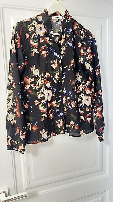 Брючные костюмы: Женская одежда, покупала в Дубаи/Италии, размер s/m, l до 44. Цены от at lalafo.kg — 10 Брючные костюмы: Женская одежда, покупала в Дубаи/Италии, размер s/m, l до 44. Цены от — 10