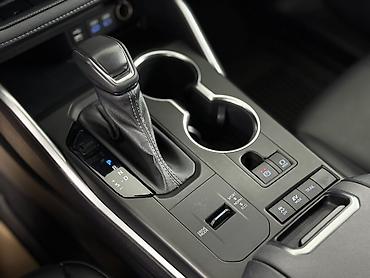 Toyota: Toyota Highlander: 2022 г., 2.5 л, Автомат, Гибрид — 28