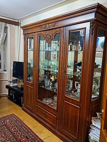 sac moykası: Klassik üslubda iri vitrin-dolab və iki gözü olan paslanmaz polad — 2