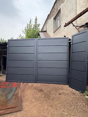Распашные ворота: Металлические распашные ворота с калиткой (модульные панели) - — 98