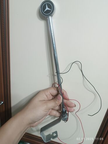 аксессуары для мерседес: Светящийся автомобильный флажок-эмблема для Mercedes-Benz. - Длинная